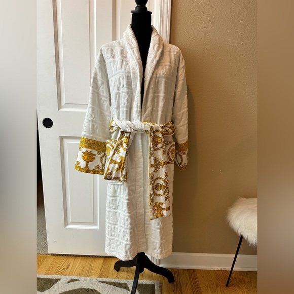 versace jacquard silk robe